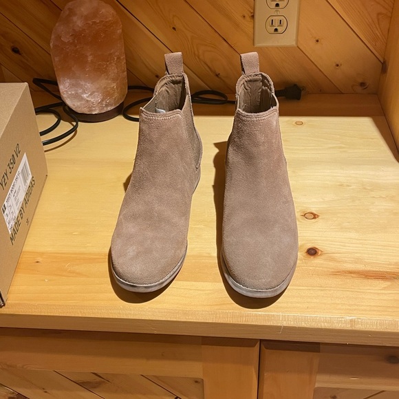TOMS Women Boots - Picture 3 of 6